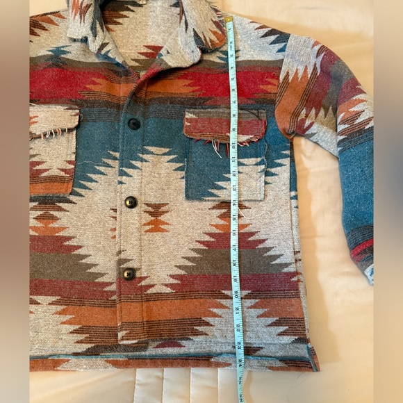 Colorful Southwest Patterned ranchwear Shacket - Picture 5 of 7